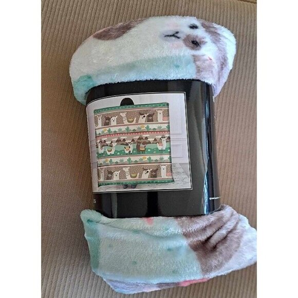 New Llama Fields Llamas Plush Throw Blanket Gift Alpaca Mountains Cozy Dreams - Picture 2 of 4